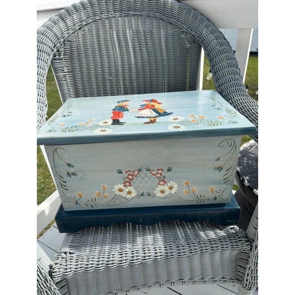 Dutch Folk Art Primitive Hand Painted Wood Trunk 17.5” Rare